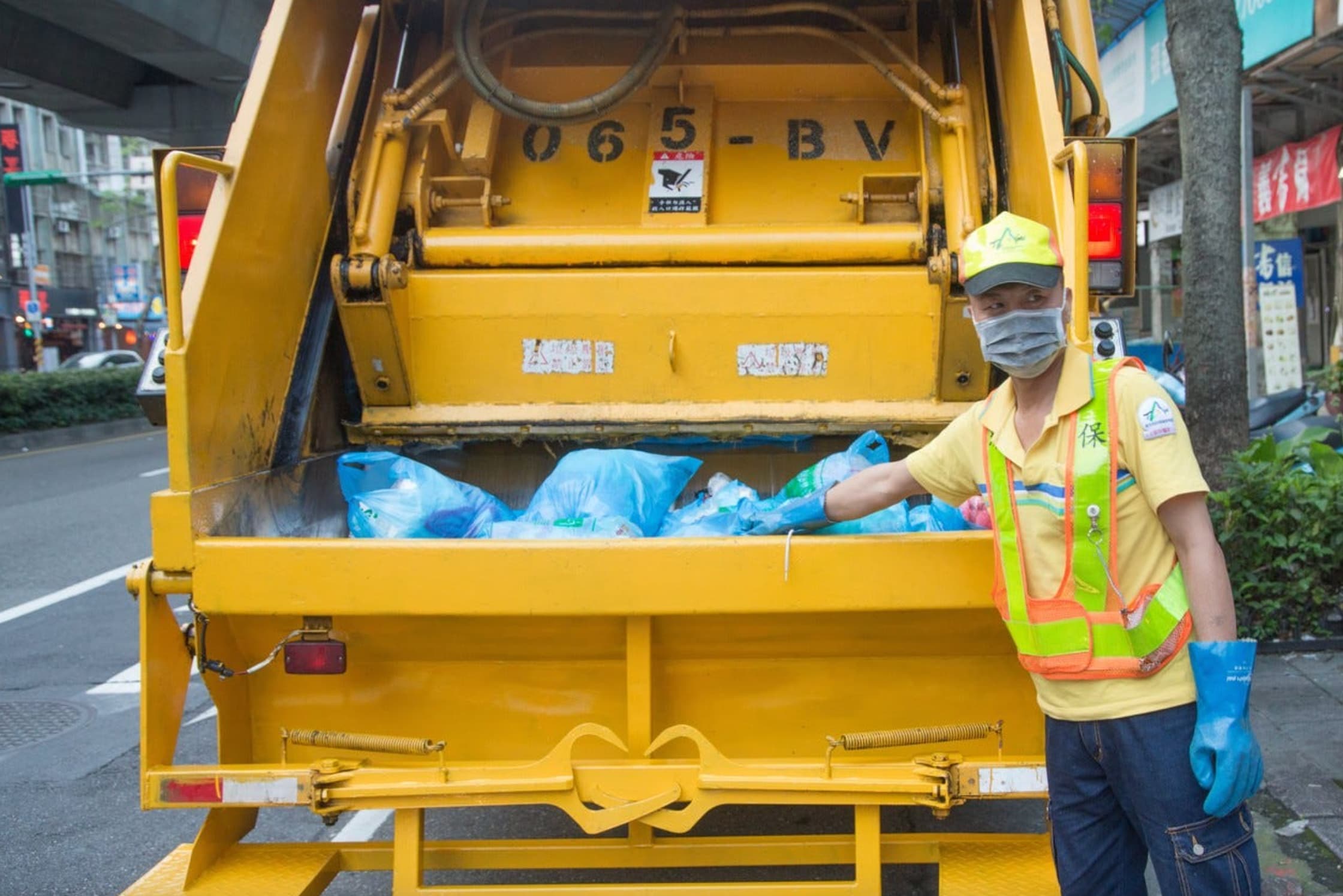 garbage collector taiwan - 062Bv 65